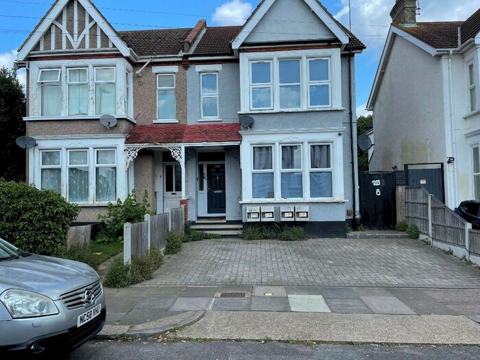 1 Bedroom Flat To Rent In York Road, Southend-On-Sea, Essex, SS1