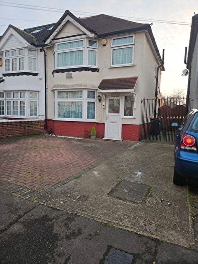 4 Bedroom Semi-Detached House To Rent In Clairvale Road, Hounslow, TW3