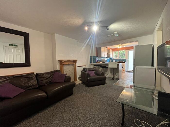 3 Bedroom Flat To Rent In Carlyle Road, Edgbaston, West Midlands, B16