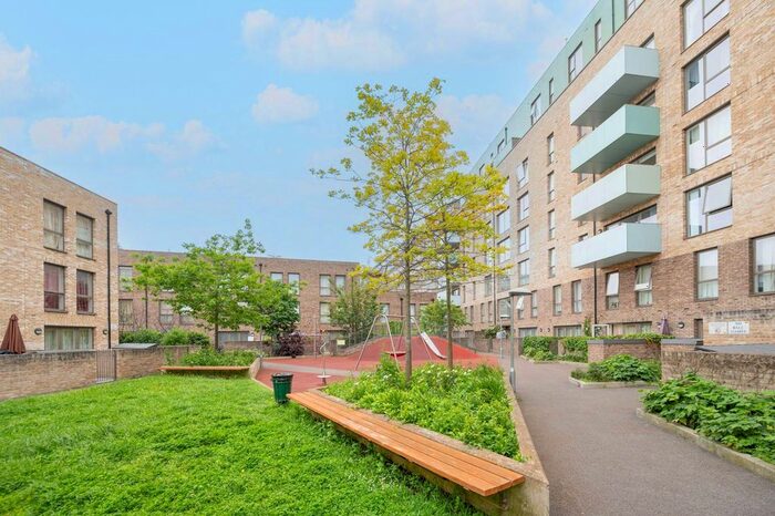2 Bedroom Flat For Sale In East Street, Elephant And Castle, London, SE17