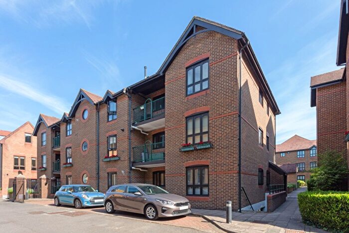 2 Bedroom Flat To Rent In Sheet Street, Windsor, SL4