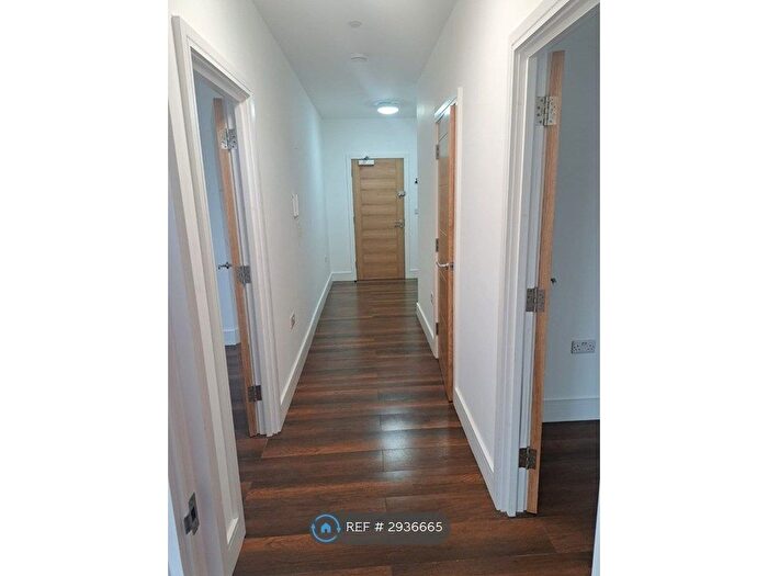 2 Bedroom Flat To Rent In Staines Road, Hounslow, TW3