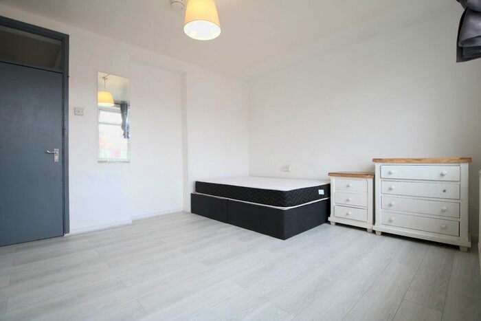 4 Bedroom Flat To Rent In Solander Gardens, London, E1