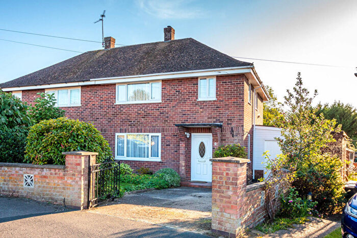 3 Bedroom Semi-Detached House For Sale In Oval Crescent, Rushden, NN10