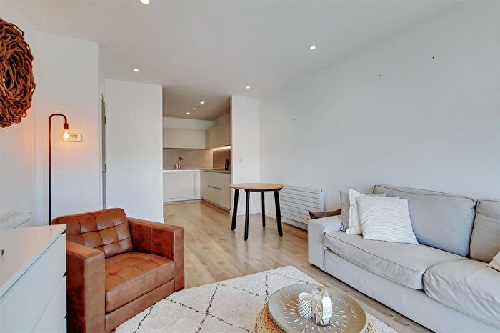 1 Bedroom Flat For Sale In Station Approach, Sydenham, London, SE26