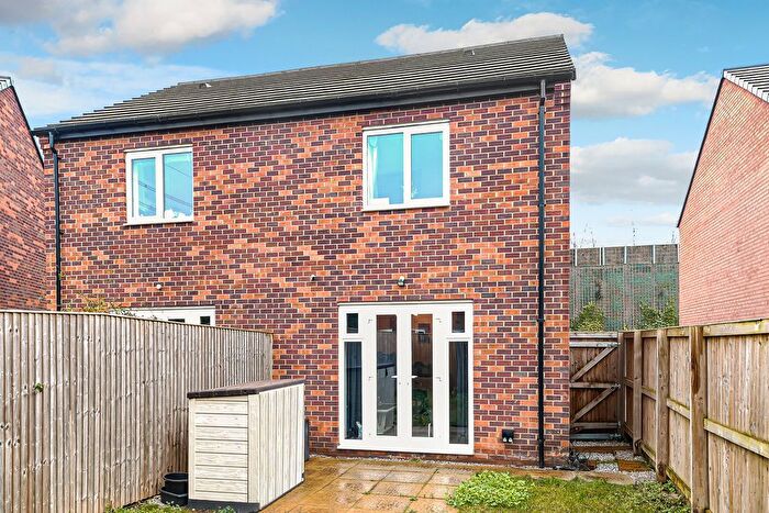 2 Bedroom Semi-detached House For Sale In Hurrier Grove, Rossington, DN11