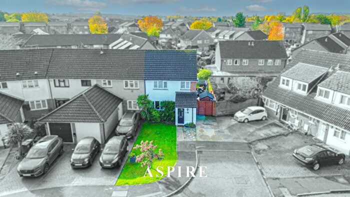 3 Bedroom End Of Terrace House For Sale In Camelot Gardens, Basildon, SS13