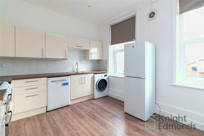 2 Bedroom Flat To Rent In Bank Street, Maidstone, Kent, ME14