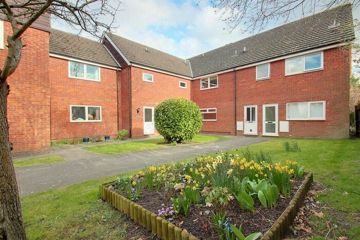 2 Bedroom Flat To Rent In The Orchards, Longfield Road, Tring, HP23