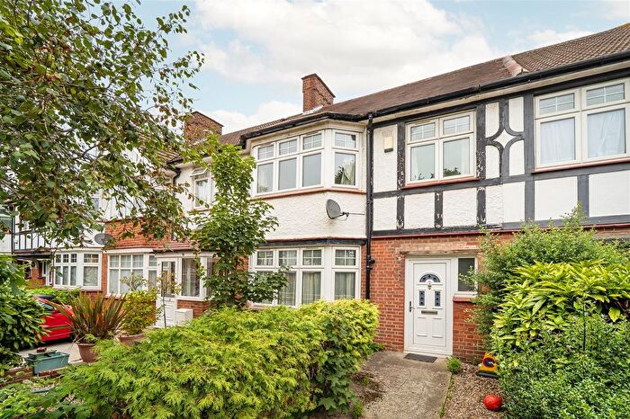 3 Bedroom Semi-Detached House To Rent In Lillian Avenue, Acton, W3