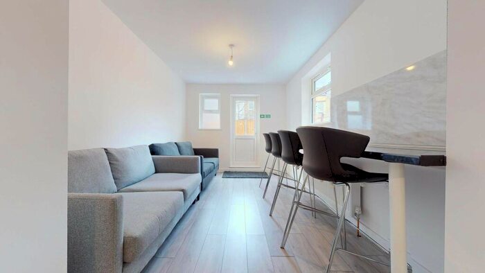 9 Bedroom Flat To Rent In St. Thomas's Road, N4