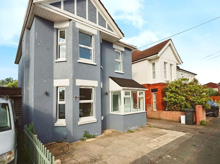 3 Bedroom Detached House To Rent In Highfield Road, Bournemouth, BH9
