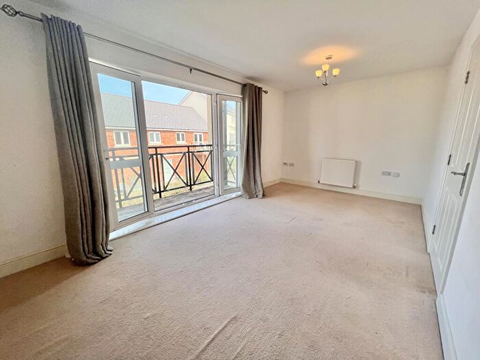 2 Bedroom Flat To Rent In Wagtail Crescent, Portishead, BS20