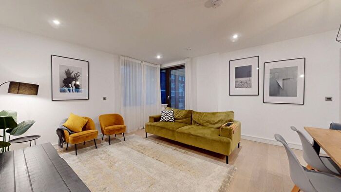 3 Bedroom Flat To Rent In Cremer Street, London, E2