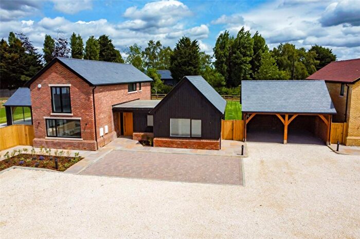 4 Bedroom Detached House For Sale In Lady Bray Grange, Kennel Lane, Kinsbourne Green, Harpenden, Hertfordshire, AL5