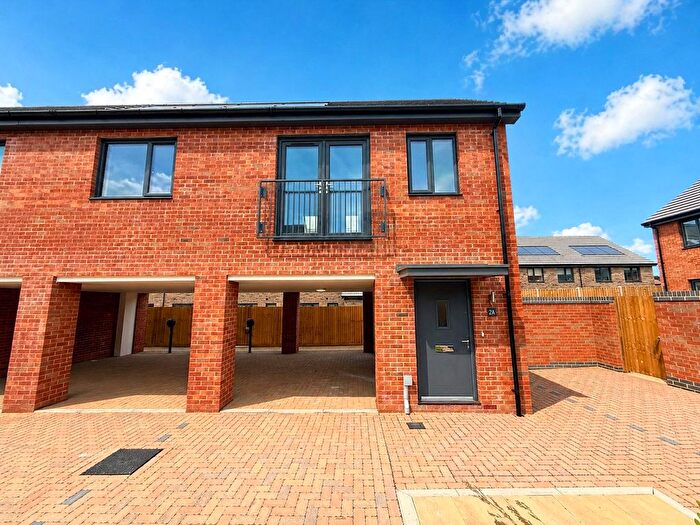 2 Bedroom Flat For Sale In Evelyn Grove, Bordon, Hampshire, GU35