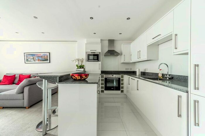 1 Bedroom Flat To Rent In Old Brompton Road, Earls Court, London, SW5