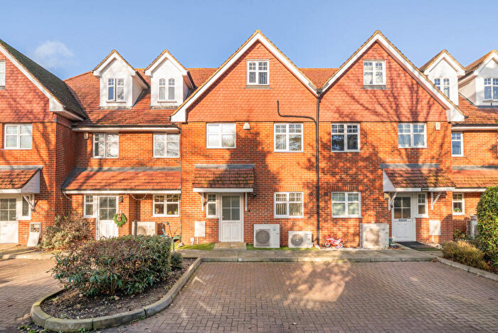 4 Bedroom Terraced House For Sale In Loxley Close, Byfleet, KT14
