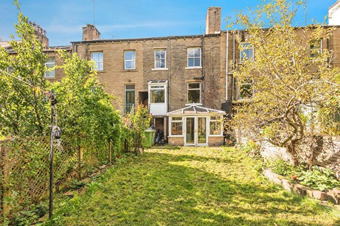 3 Bedroom Flat For Sale In Norman Road, Huddersfield, HD2