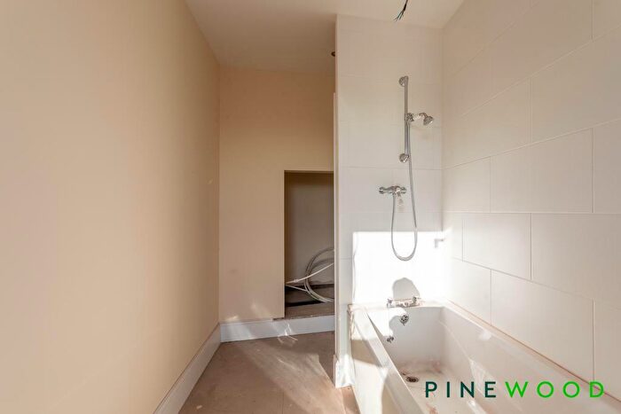 3 Bedroom Terraced House For Sale In Cobden Road, Chesterfield, Derbyshire, S40