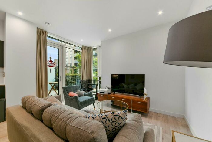 1 Bedroom Apartment To Rent In Hartington Court, Woodberry Down, London, N4