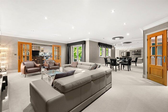 2 Bedroom Flat For Sale In Brockenhurst Road, Ascot, Berkshire, SL5