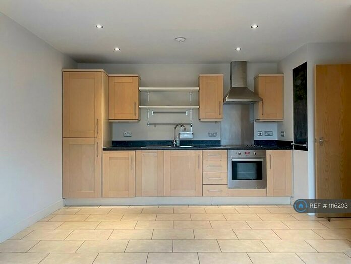 2 Bedroom Flat To Rent In Woodmill Road, London, E5