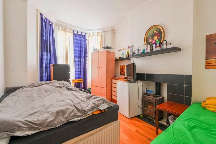 2 Bedroom Flat For Sale In White Hart Lane, Wood Green, London, N22
