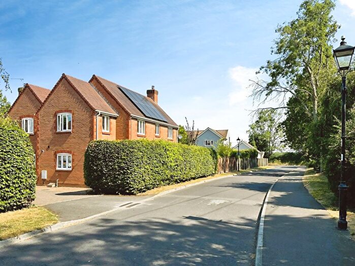 4 Bedroom Semi-detached House For Sale In Knight Close, Crookham Village, Fleet, GU51
