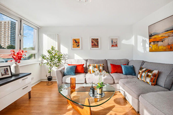 1 Bedroom Flat To Rent In Musgrave Court, Battersea Bridge Road, SW11