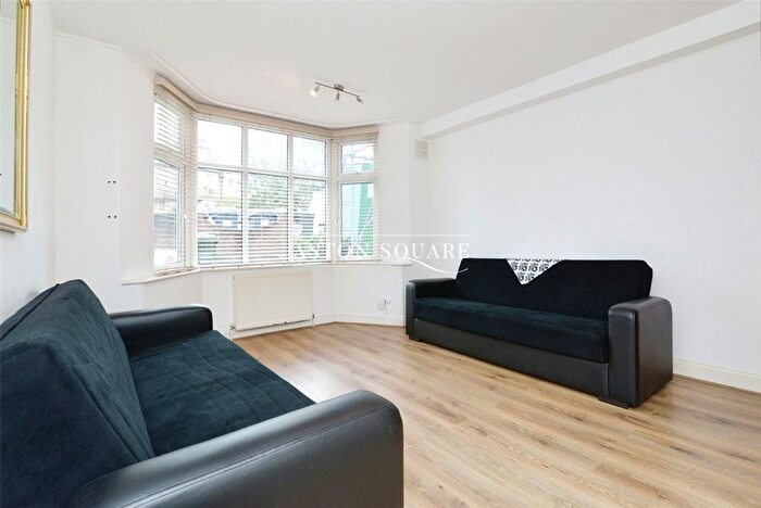 2 Bedroom Flat To Rent In Leeside Crescent, London, NW11