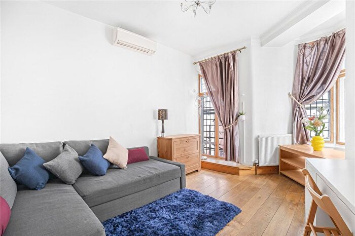3 Bedroom Flat To Rent In Cockspur Street, London, SW1Y
