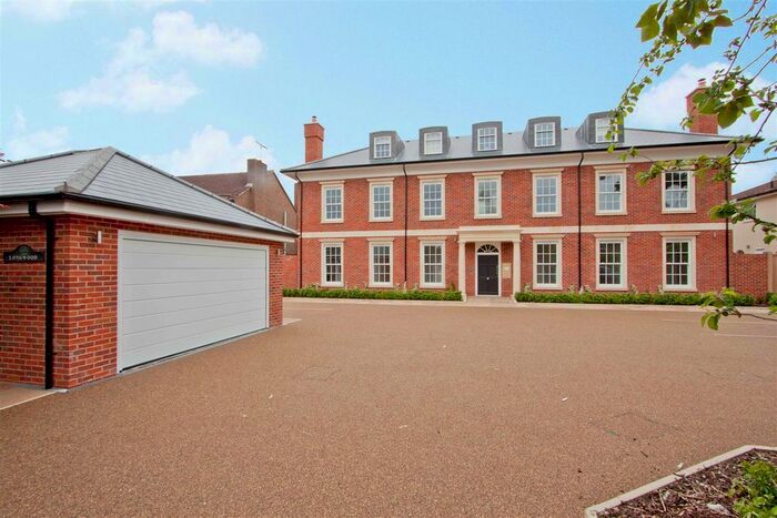 2 Bedroom Flat To Rent In Longwood Court, The Drive, Ickenham, UB10