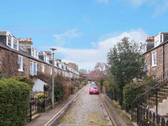3 Bedroom Flat To Rent In Hugh Miller Place, Stockbridge, EH3
