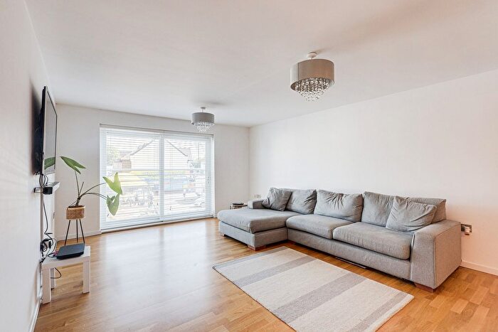 1 Bedroom Flat To Rent In Cricketfield Grove, Leigh-On-Sea, SS9