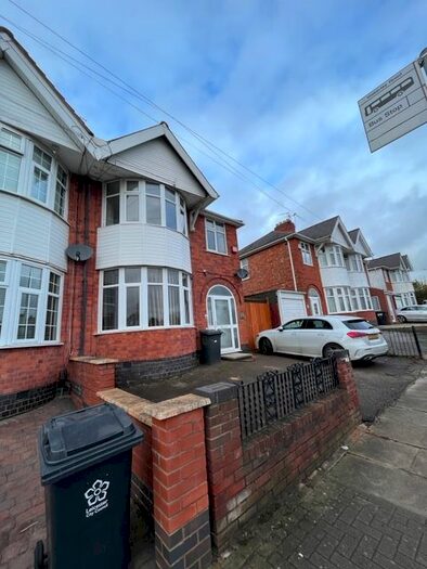3 Bedroom Semi-Detached House To Rent In Gwendolen Road, Leicester, LE5
