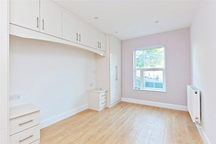 2 Bedroom Flat To Rent In A High Street, Esher, Surrey, KT10