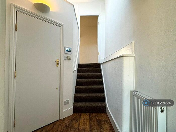 3 Bedroom Flat To Rent In Hornsey Lane Gardens, London, N6