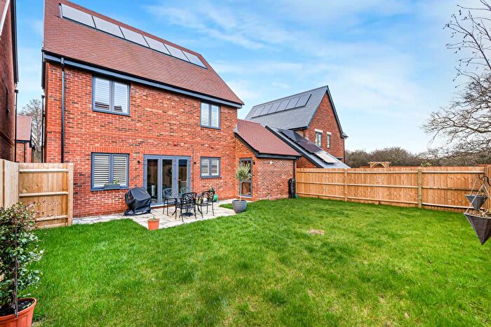 3 Bedroom Detached House For Sale In Old Farm Close, Petersfield, Hampshire, GU31