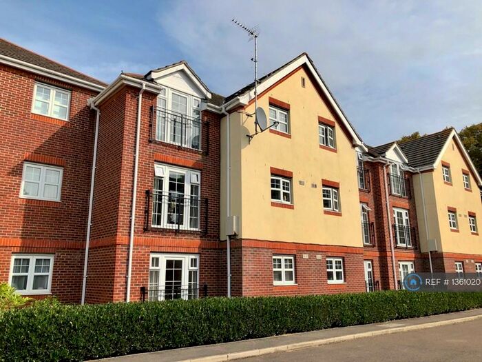 2 Bedroom Flat To Rent In Bewick Gardens, Chichester, PO19