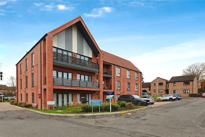 1 Bedroom Flat For Sale In Goldington Crescent, Billericay, Essex, CM12