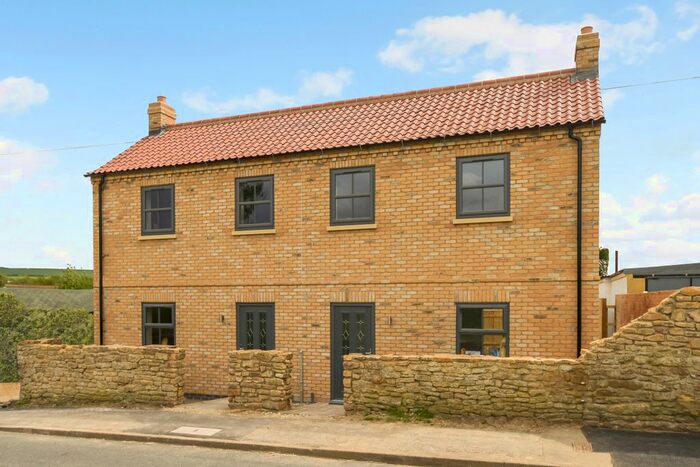 2 Bedroom Cottage For Sale In Westgate, North Newbald, York, YO43