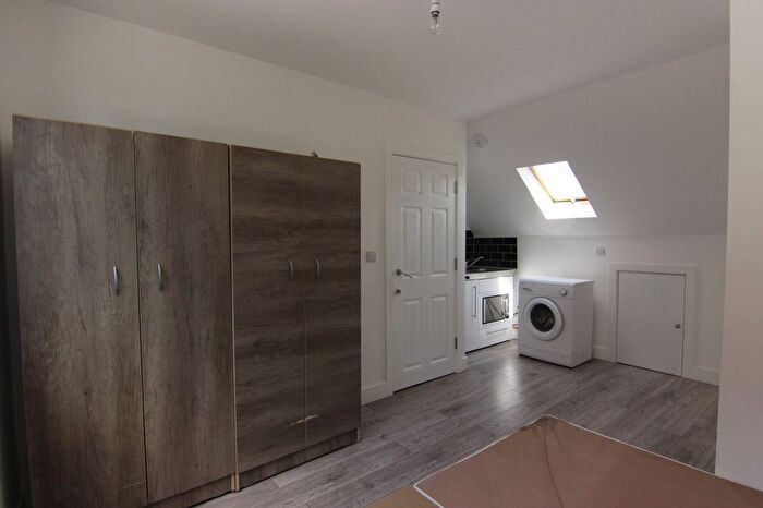 Terraced House To Rent In - Morning Lane, London, E9