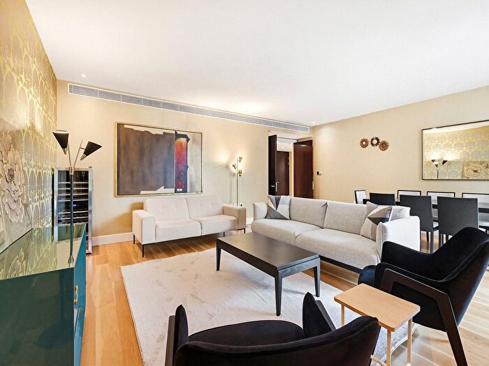 3 Bedroom Flat To Rent In Knightsbridge, London, SW7