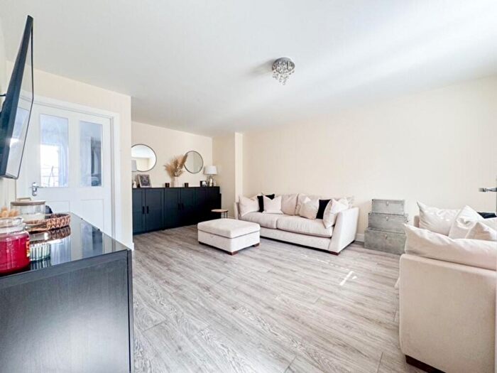 3 Bedroom Property For Sale In Alder Wynd, Silsoe, MK45