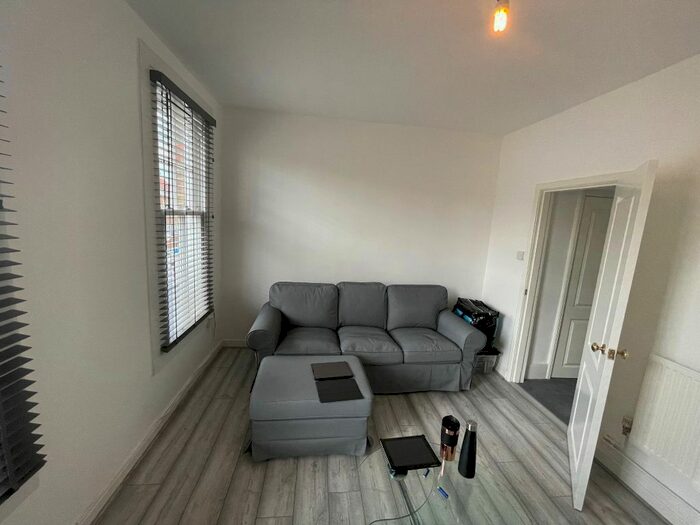 1 Bedroom Flat To Rent In Moselle Avenue, Wood Green, N22