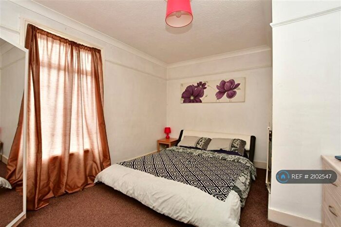 5 Bedroom Terraced House To Rent In Richmond Road, Gillingham, ME7