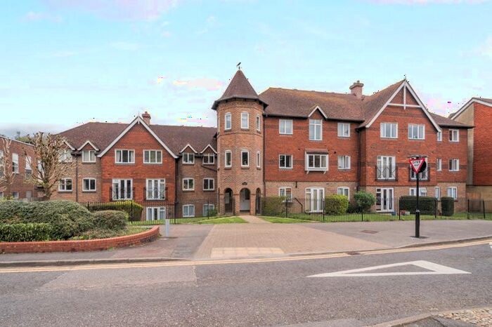 2 Bedroom Flat To Rent In Ockford Road, Godalming, GU7