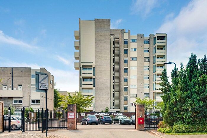 3 Bedroom Flat To Rent In Bloomsbury Close, London, W5