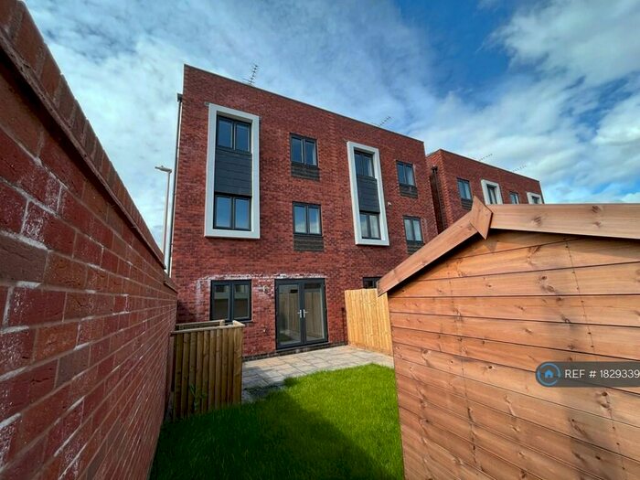 5 Bedroom Semi-Detached House To Rent In Bayley Place, Exeter, EX1